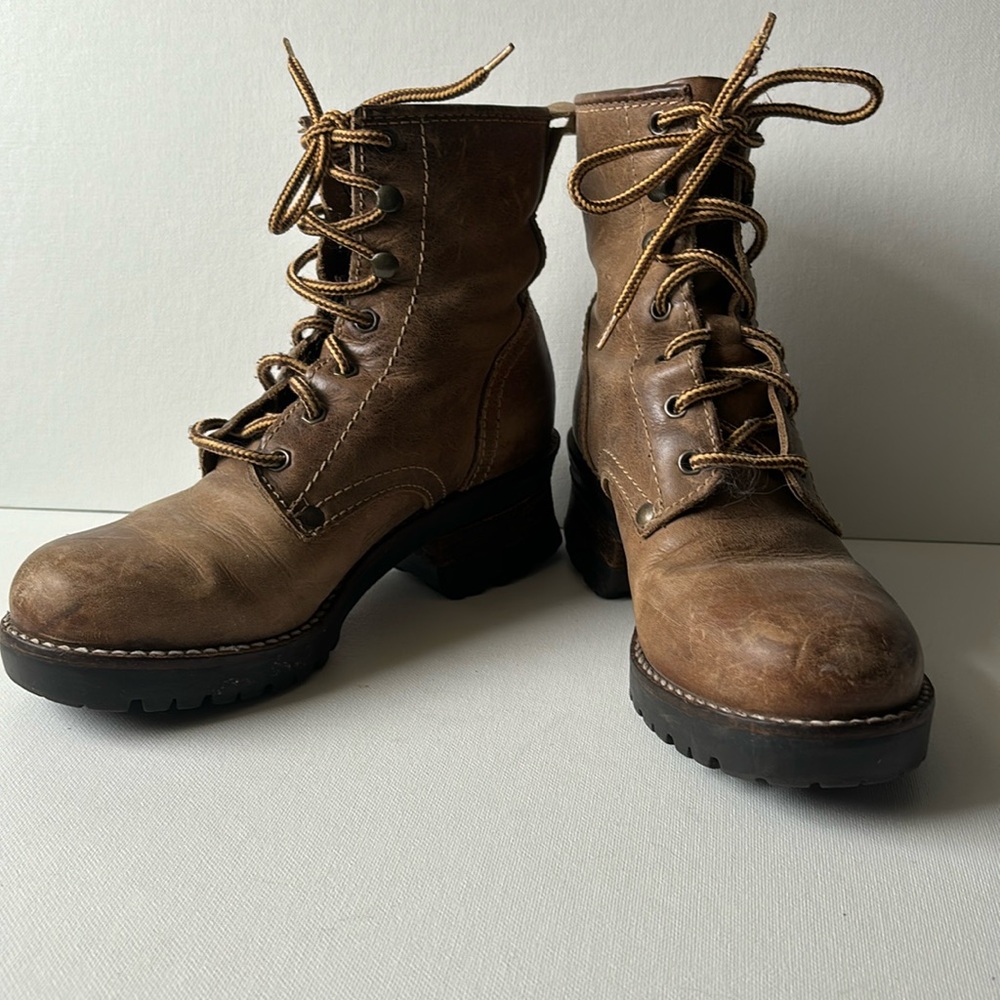 Size 7, leather upper, ankle, lace up boots.